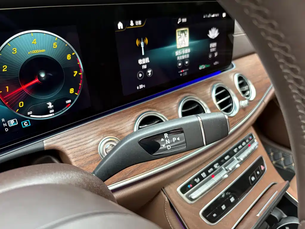 Mercedes-Benz E-Class 2023 — фото 14