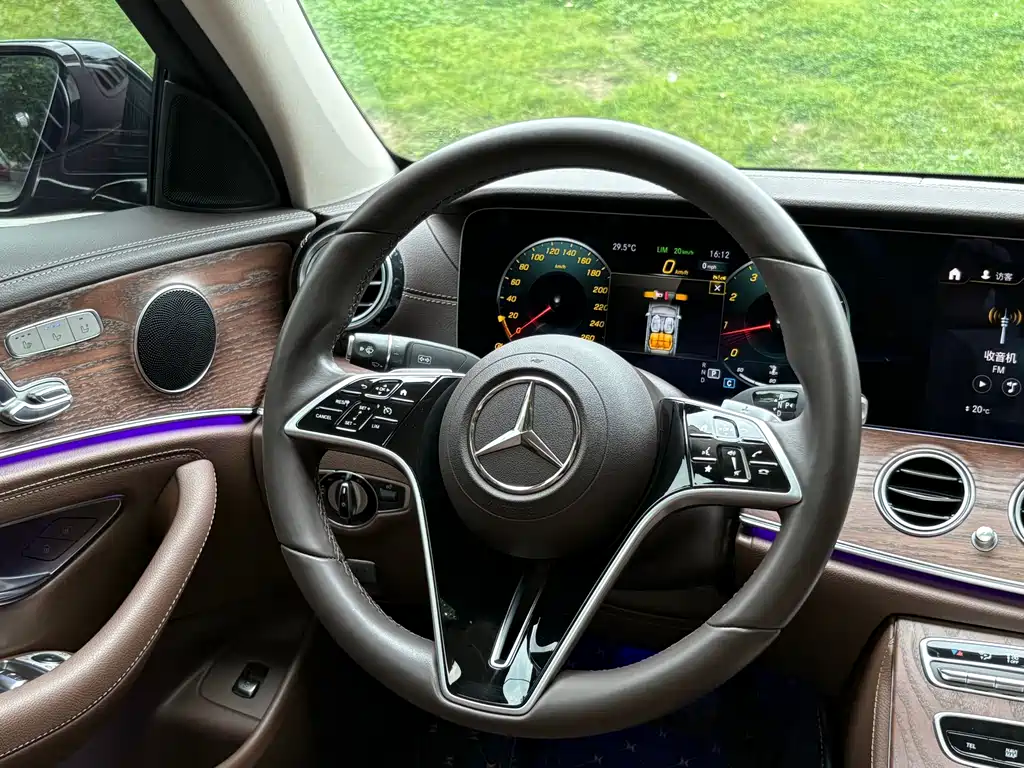 Mercedes-Benz E-Class 2023 — фото 11