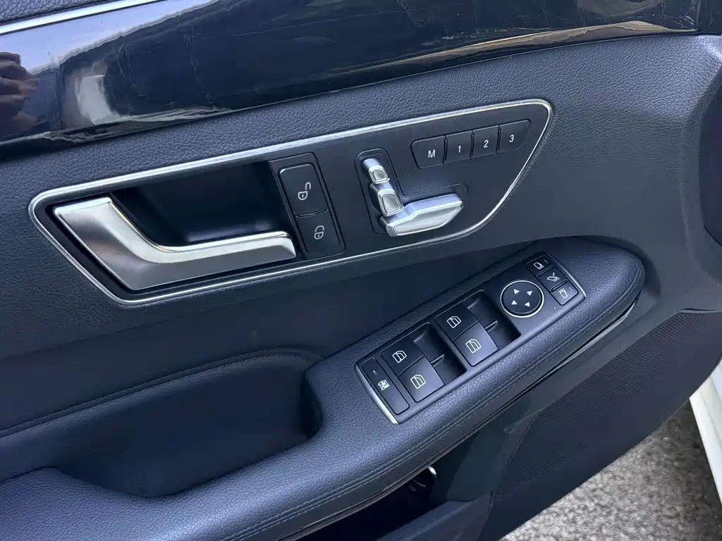 Mercedes-Benz E-Class 2015 — фото 25