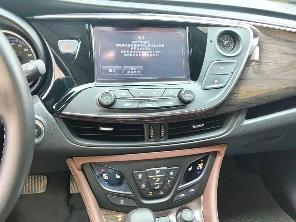 Buick Envision Plus 2017 — фото 13