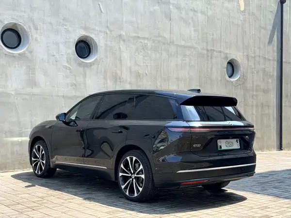 NIO ES8 2025
