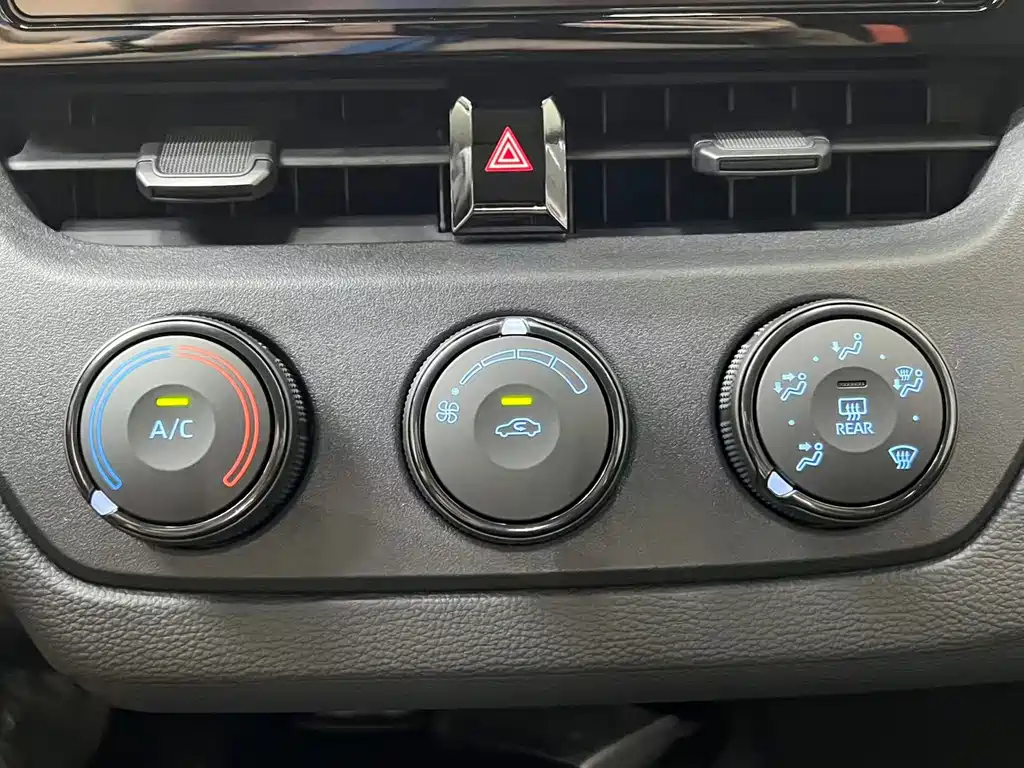 Toyota Corolla 2023 — фото 11