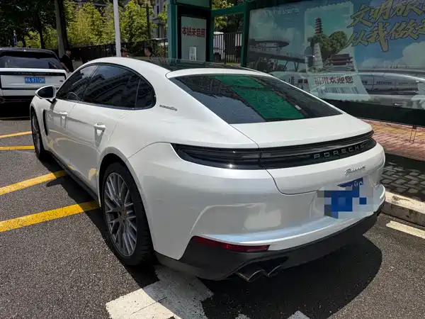 Porsche Panamera 2024