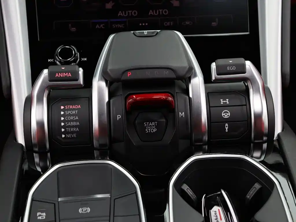Lamborghini Urus 2019 — фото 21