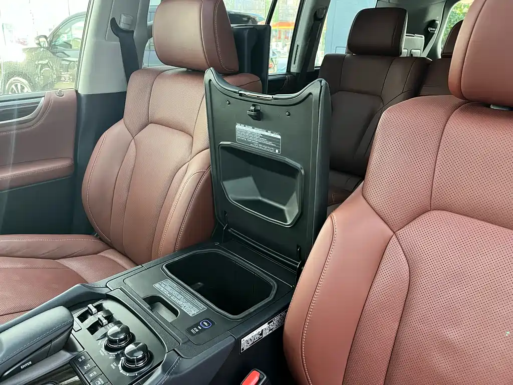 Lexus LX 2022 — фото 12