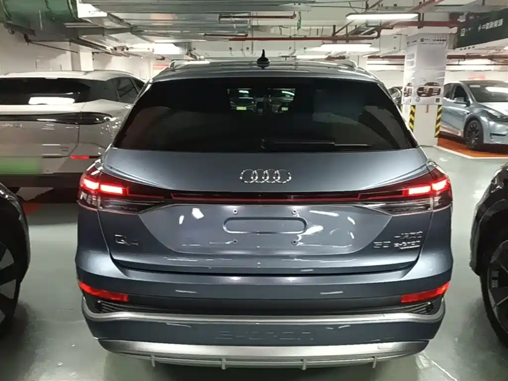 Audi Q4 e-tron 2023 — фото 6