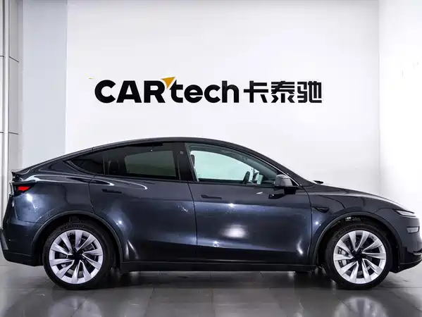 Tesla Model Y 2025