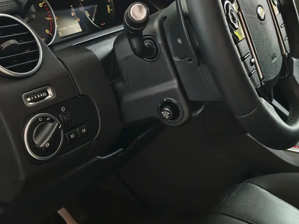 Land Rover Discovery 2016 — фото 11