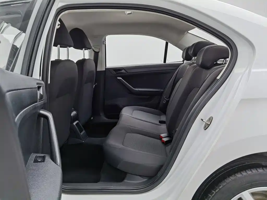 Volkswagen Jetta 2019 — фото 15