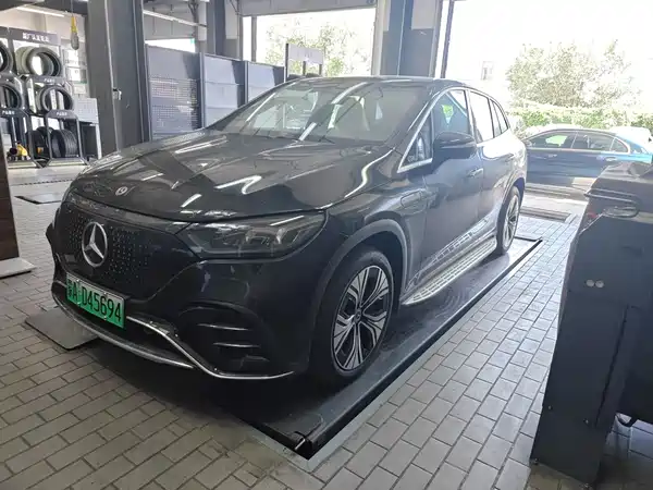 Mercedes-Benz EQE SUV 2025
