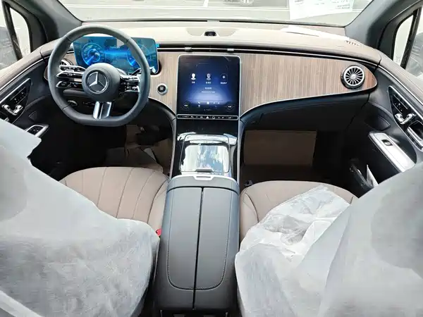 Mercedes-Benz EQE SUV 2025