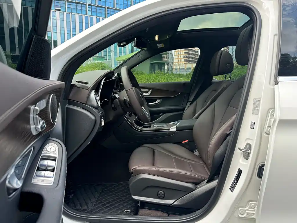 Mercedes-Benz GLC 2023
