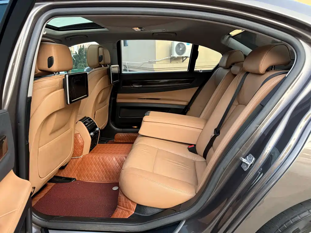 BMW 7 Series 2013 — фото 11