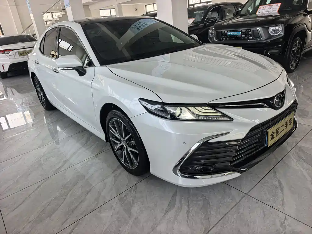 Toyota Camry 2022 — фото 3