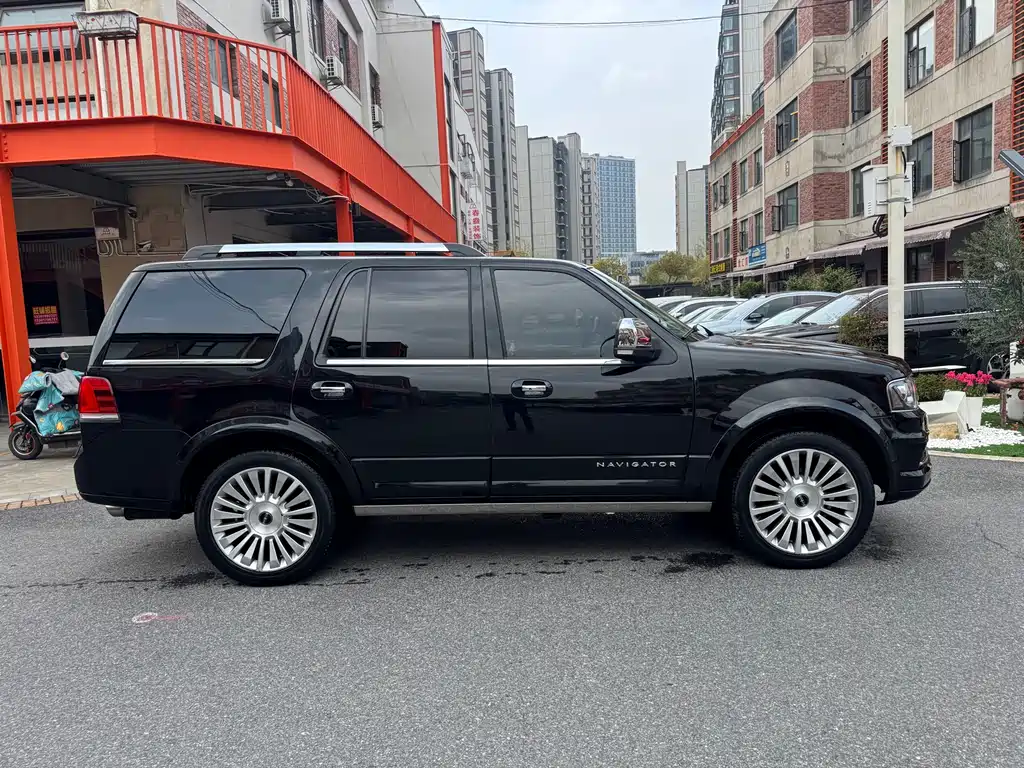Lincoln Navigator 2017 — фото 3