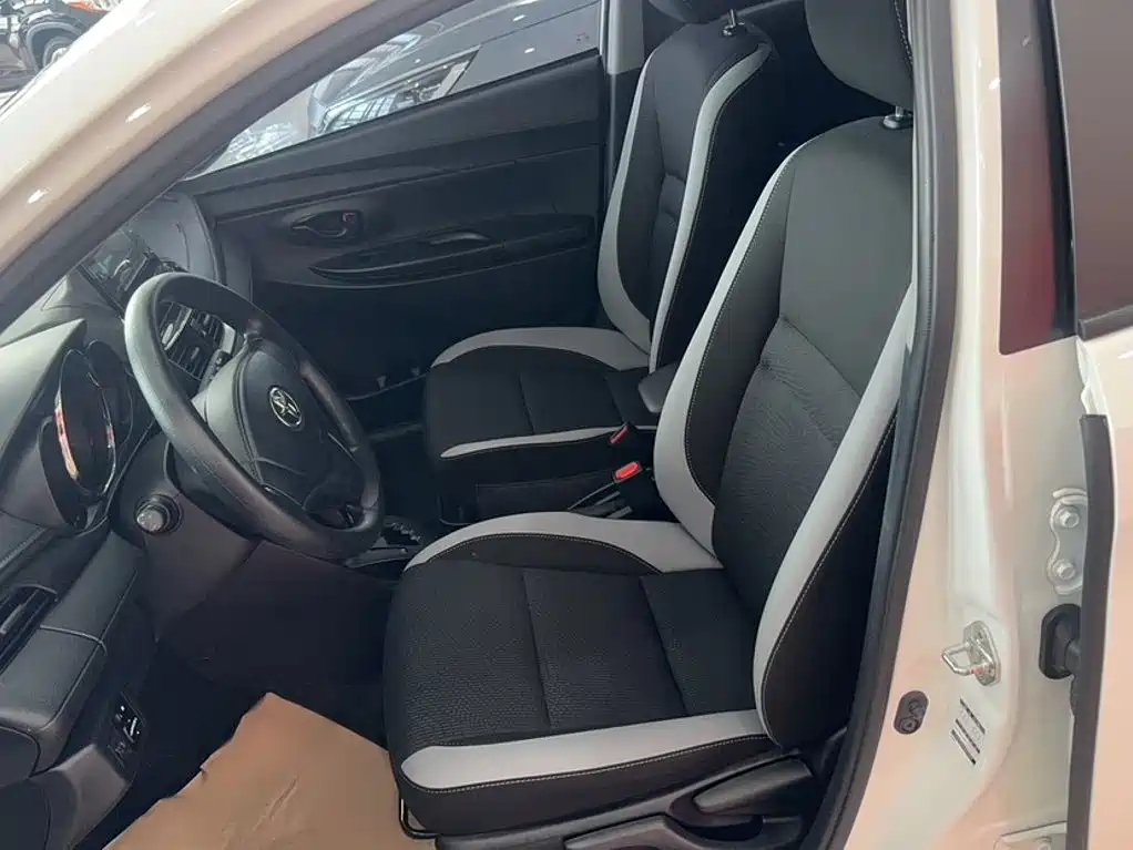 Toyota Yaris L 2021 — фото 10