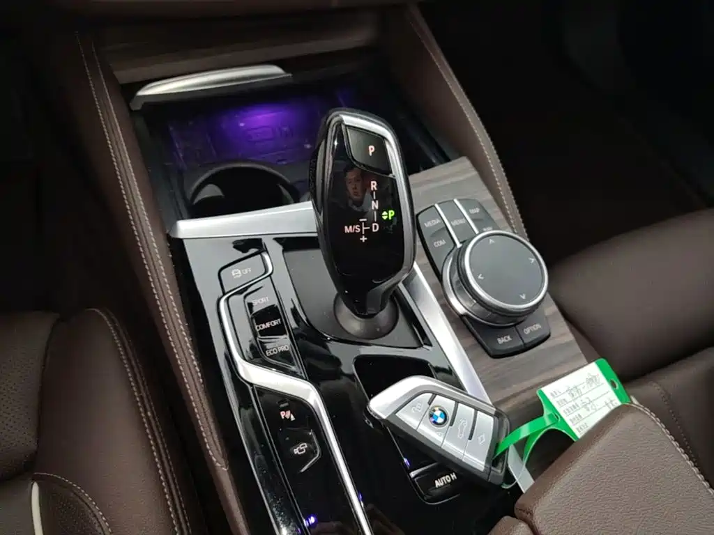 BMW 5 Series 2021 — фото 14