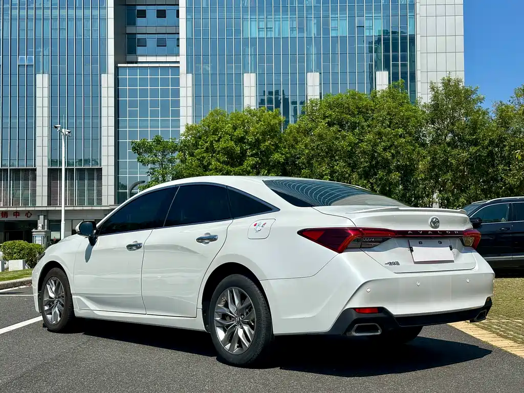 Toyota Avalon 2022 — фото 11