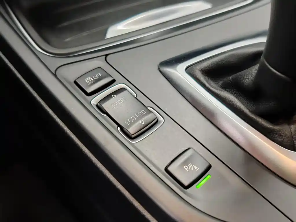 BMW 3 Series 2015 — фото 20