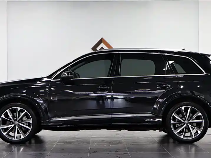 Audi Q7 2020 — фото 7