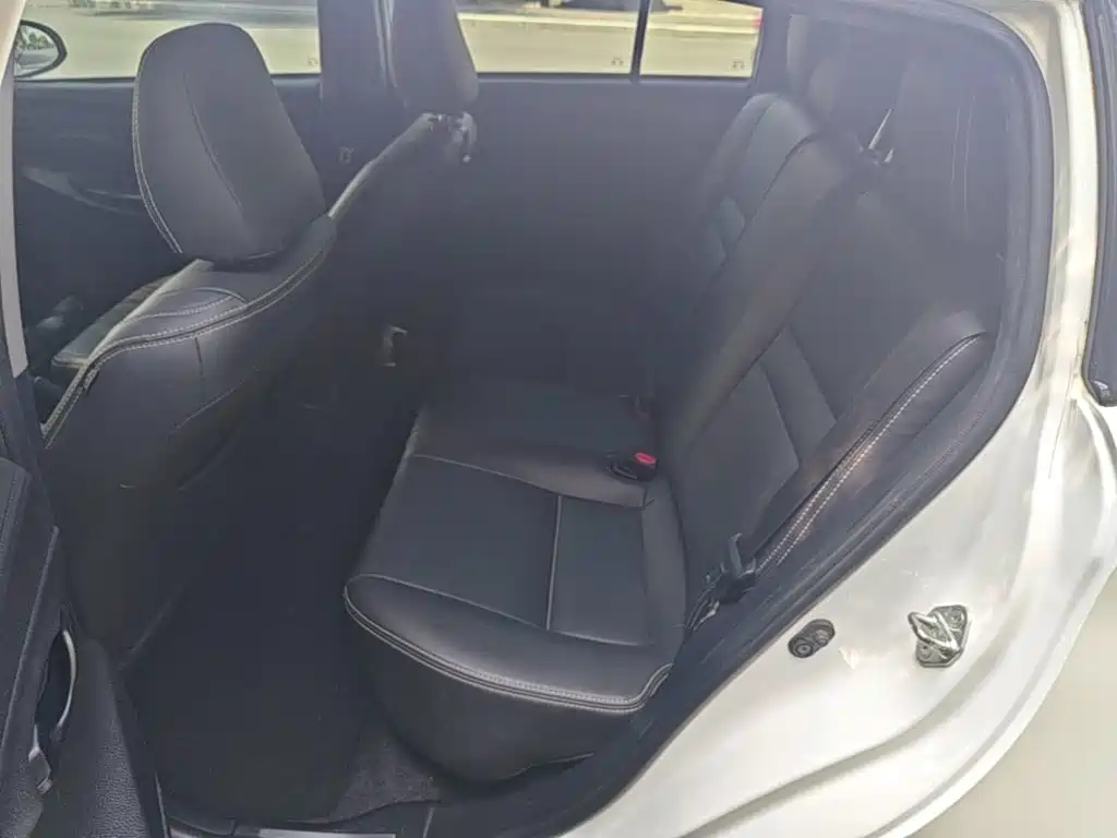 Toyota Yaris L 2022 — фото 17