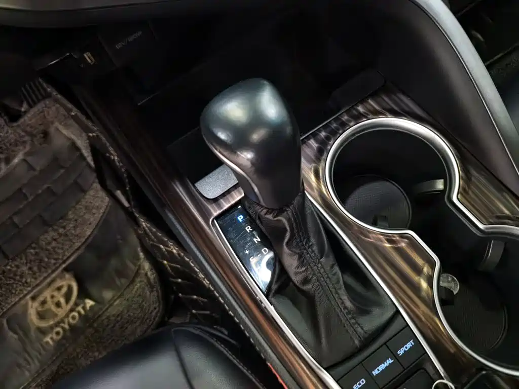 Toyota Camry 2020 — фото 10