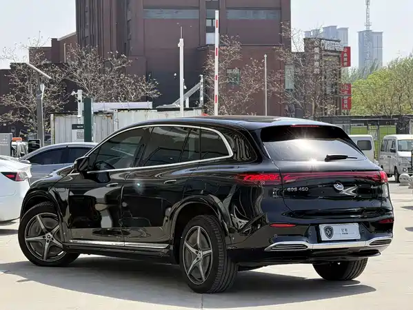 Mercedes-Benz EQS SUV 2023