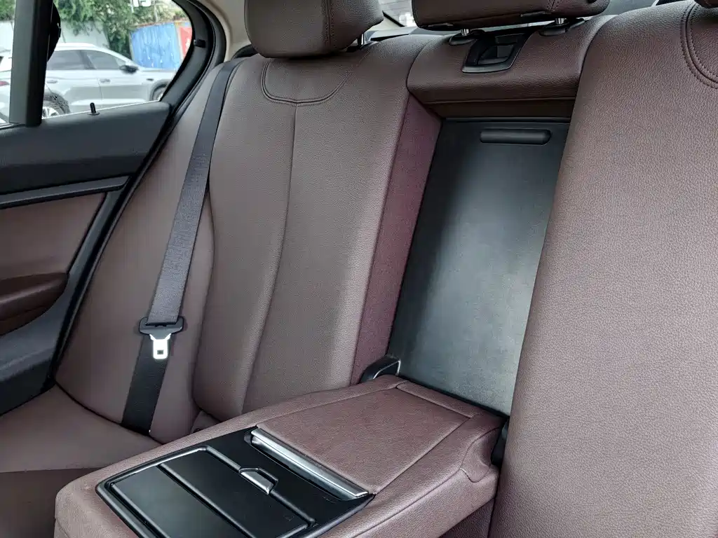 BMW 3 Series 2017 — фото 15