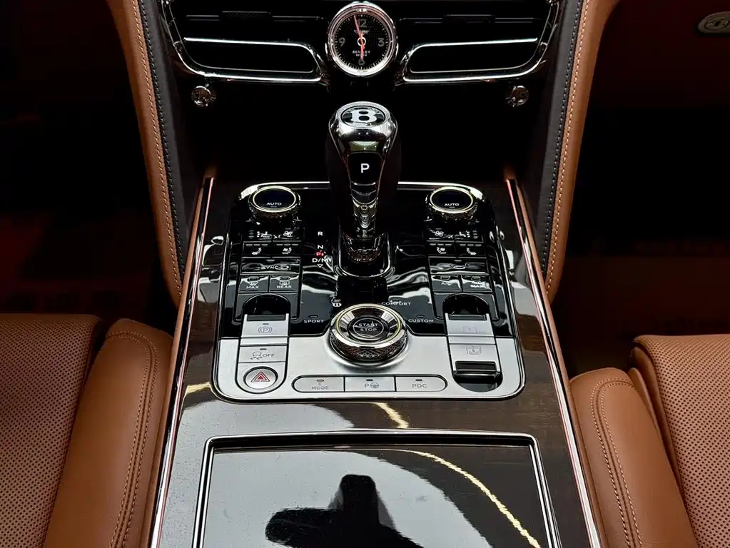 Bentley Flying Spur PHEV 2023 — фото 19