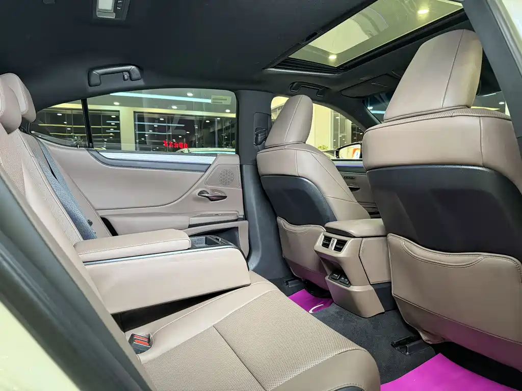 Lexus ES 2025 — фото 12