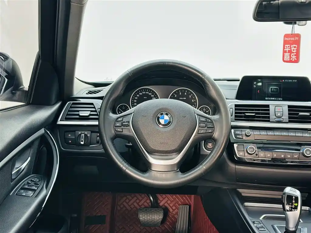 BMW 3 Series 2018 — фото 17