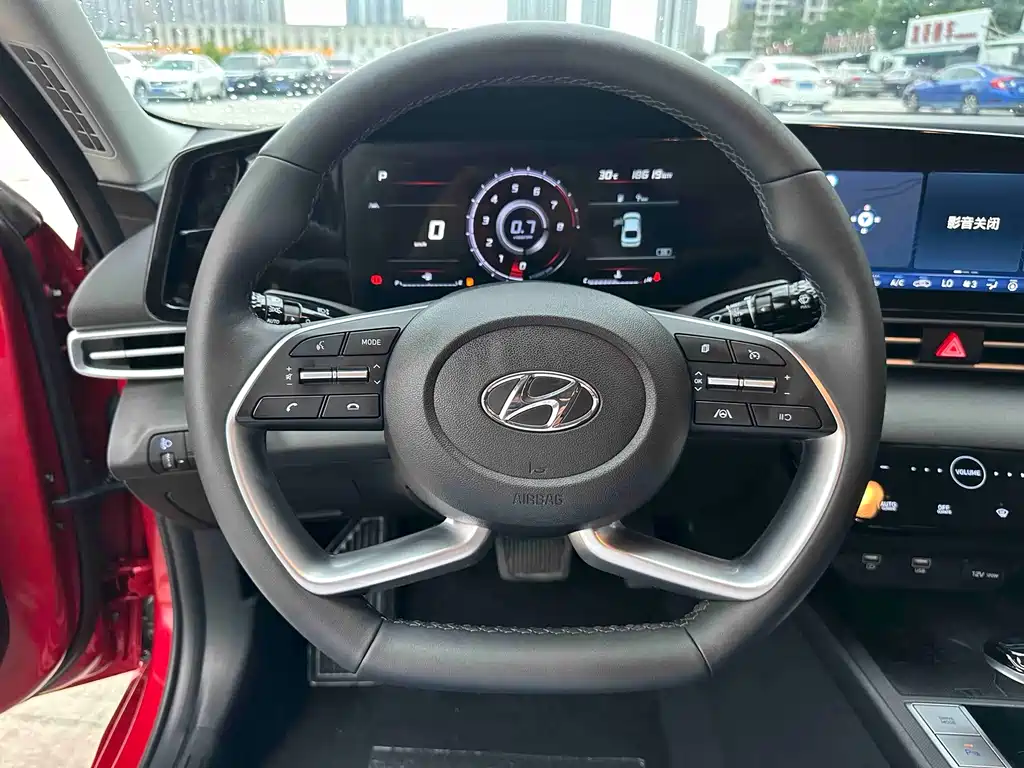 Hyundai Elantra 2022 — фото 15