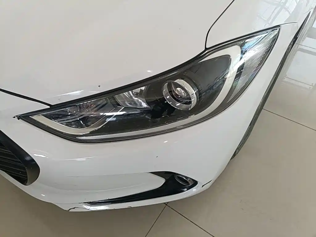 Hyundai Elantra 2018 — фото 24