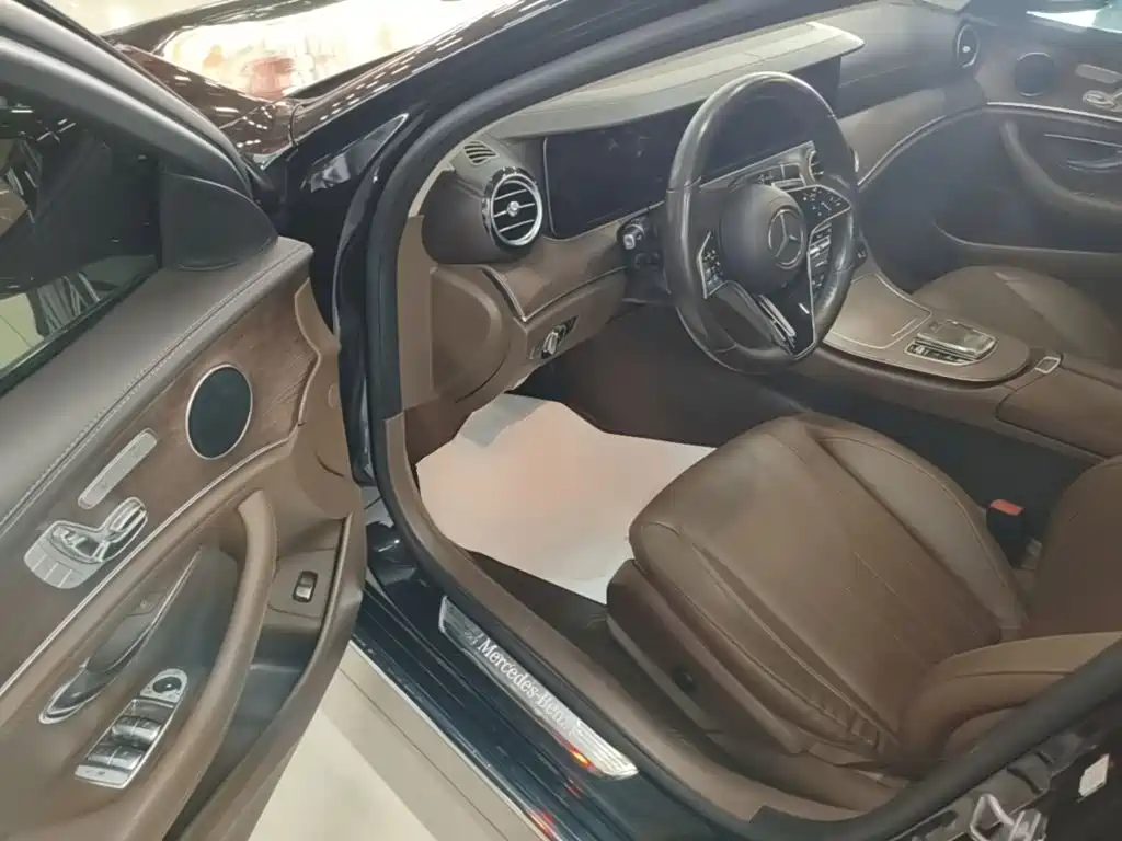 Mercedes-Benz E-Class 2021 — фото 16
