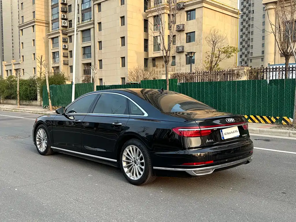 Audi A8 2020 — фото 7
