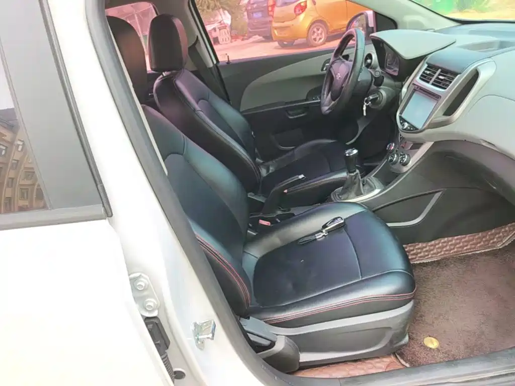 Chevrolet Aveo 2015 — фото 25