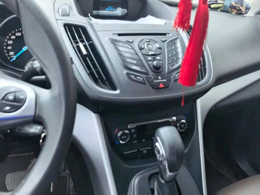Ford Kuga 2016 — фото 12