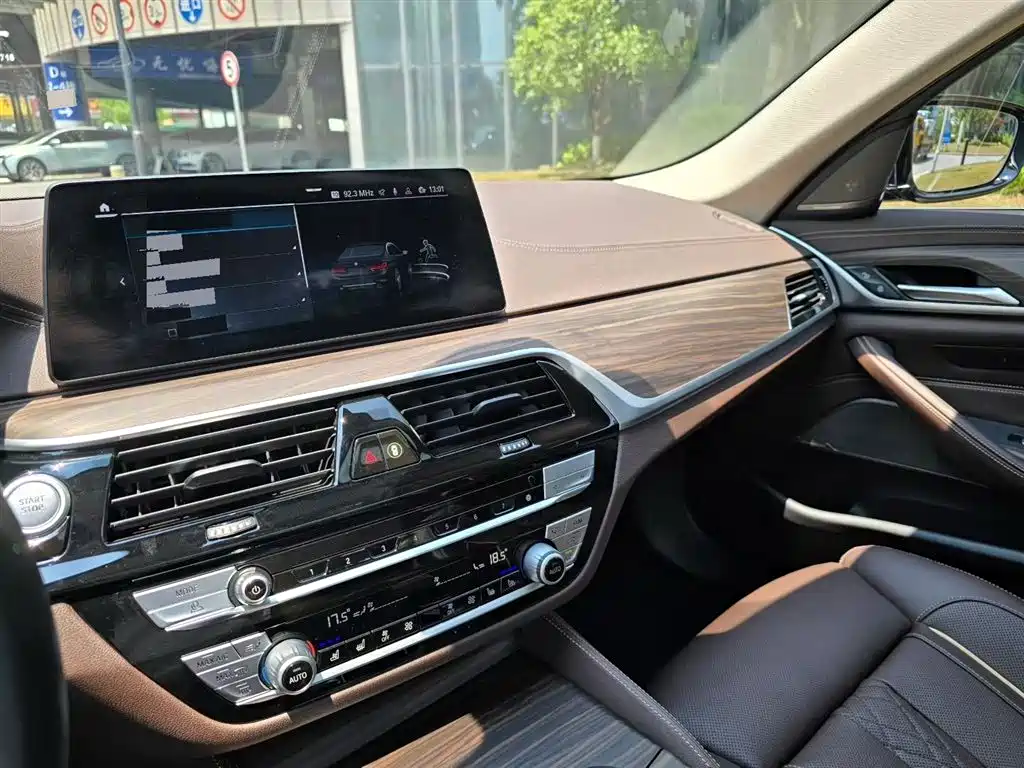 BMW 5 Series New Energy 2020 — фото 8