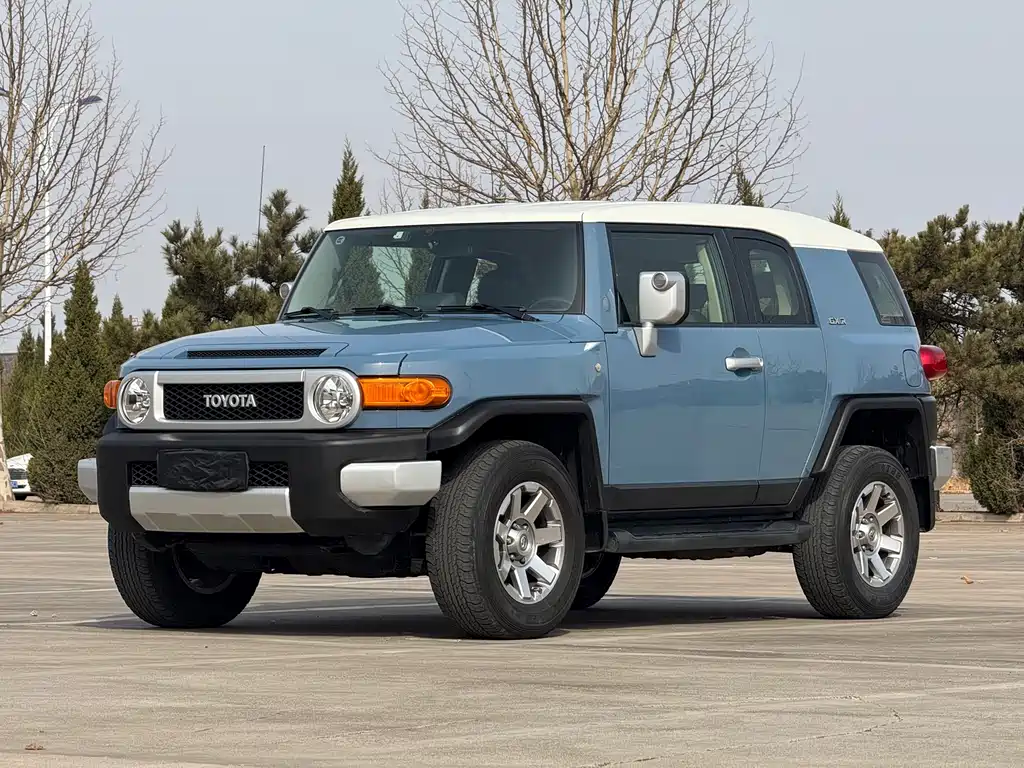 Toyota FJ Cruiser 2018 — фото 1