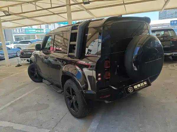 Land Rover Defender 2023
