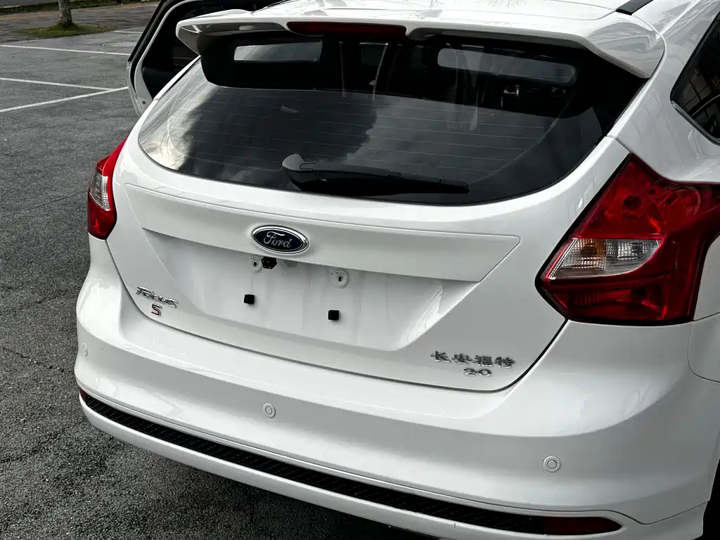 Ford Focus 2014 — фото 17