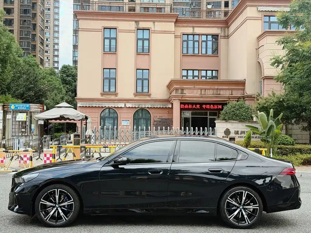 BMW 5 Series 2026
