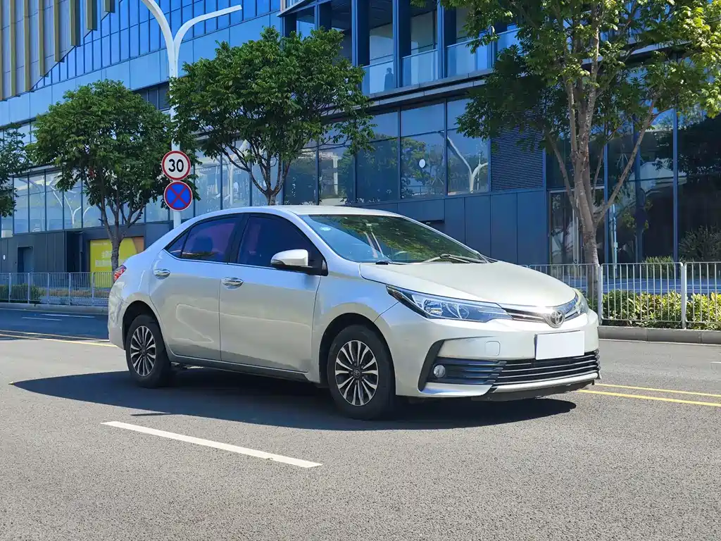 Toyota Corolla 2018 — фото 3