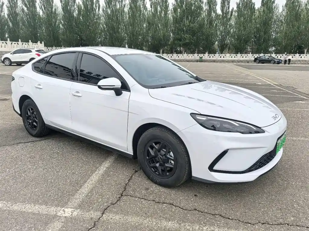 BYD Seal 05 DM-i 2025 — фото 3