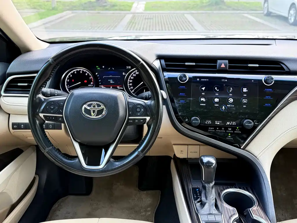 Toyota Camry 2020 — фото 13