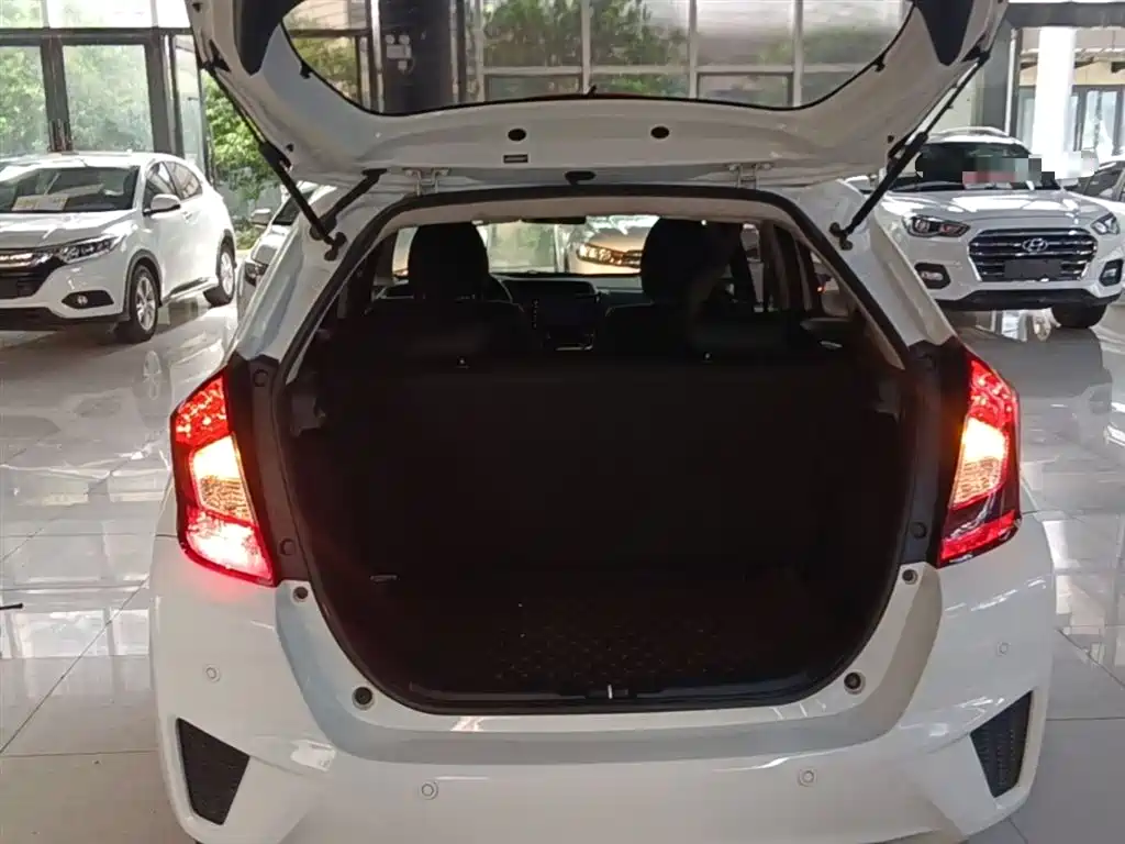 Honda Fit 2017 — фото 19