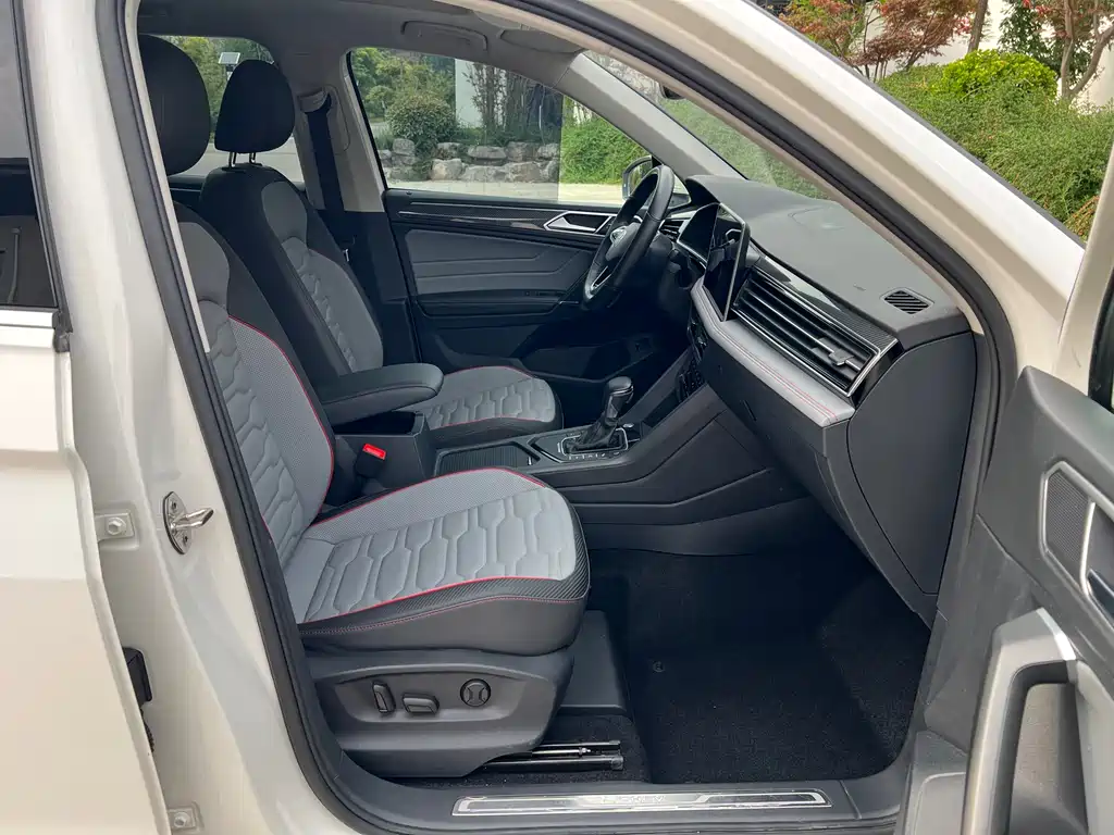 Volkswagen Tiguan L PHEV 2022 — фото 18