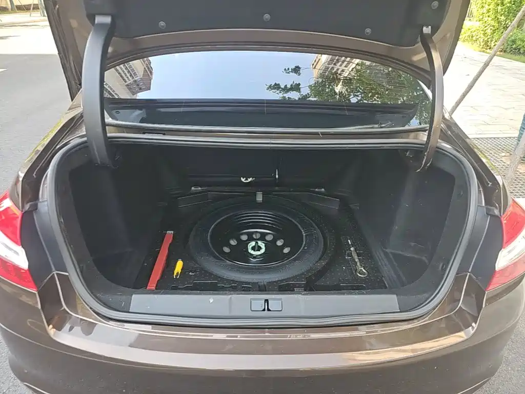Peugeot 408 2015 — фото 19