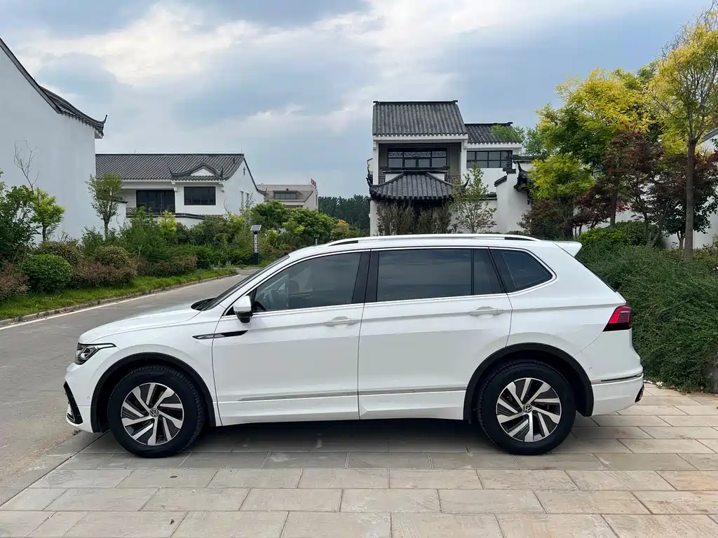 Volkswagen Tiguan L PHEV 2022 — фото 4
