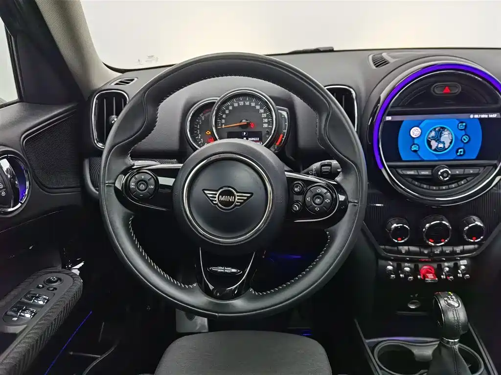 MINI Countryman 2019 — фото 11